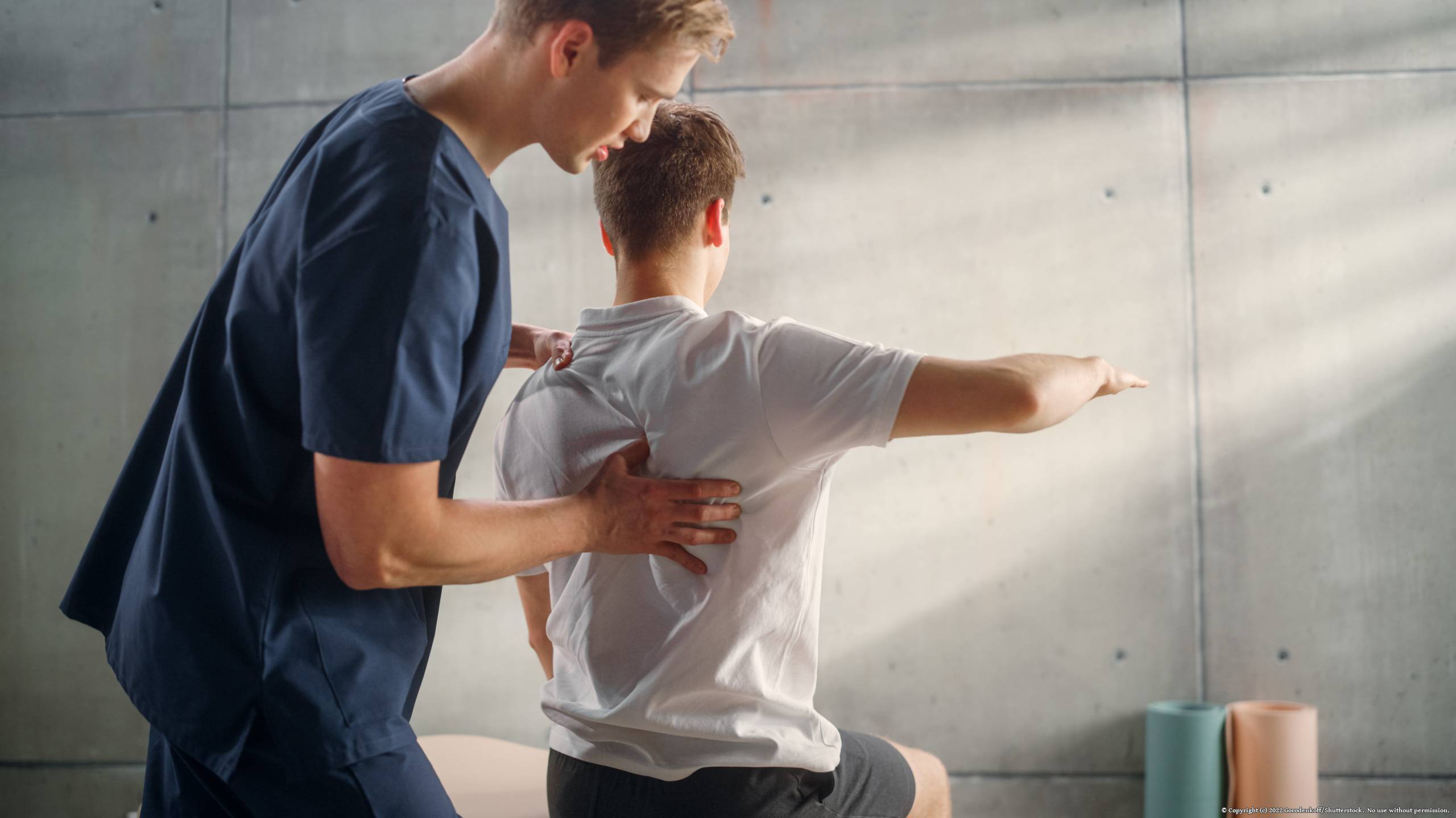 Professional,Sport,Physiotherapist,Working,On,Specific,Muscle,Groups,And,Back